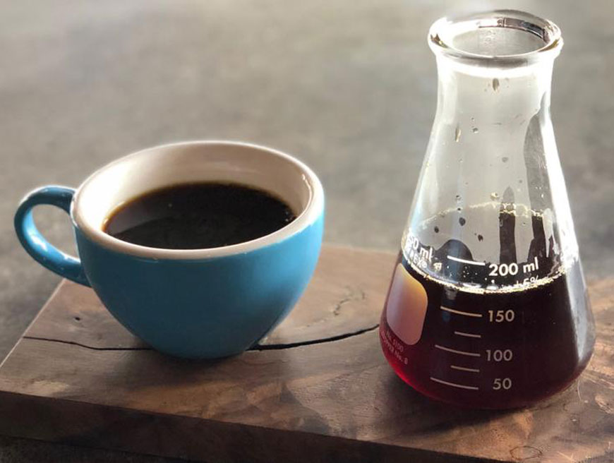 Khi bỏ đường, sữa vào cà phê bị coi là không sành điệu